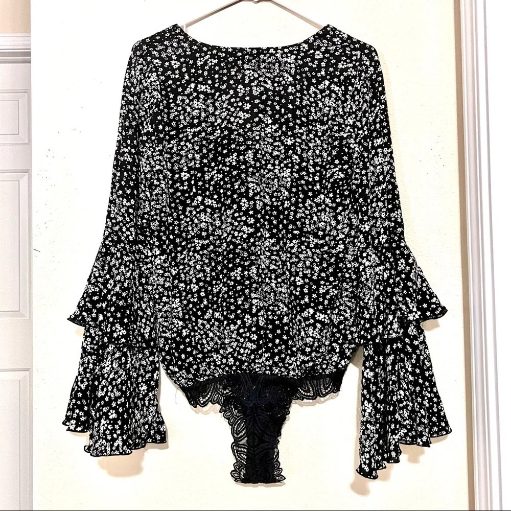 FREE PEOPLE Ditsy Floral Bodysuit dramatical ruffle long sleeves womens XS boho